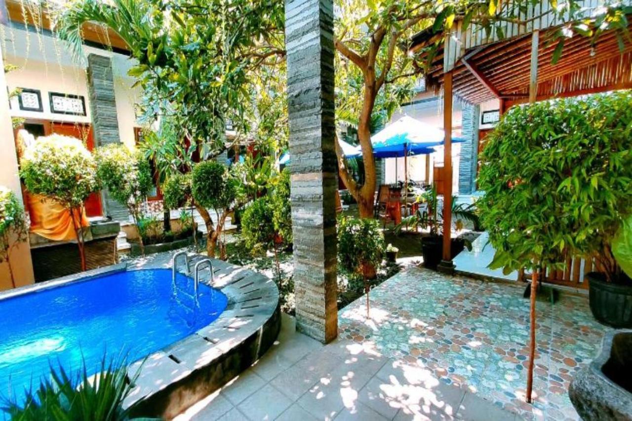 Ratu Guest House Kedunganan Extérieur photo